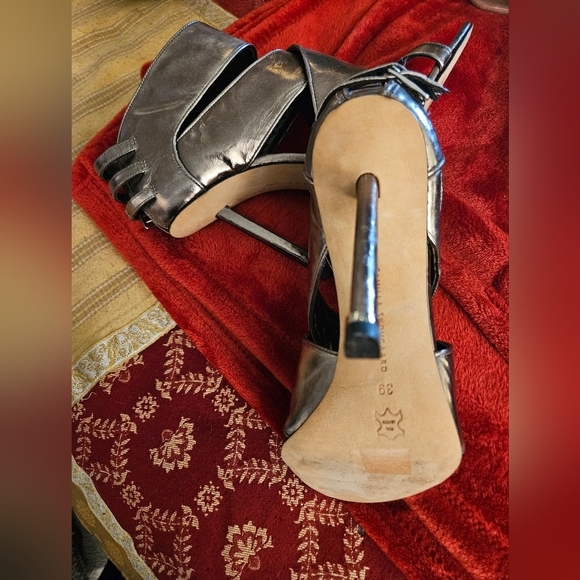 Shoes - Picture 2 of 9